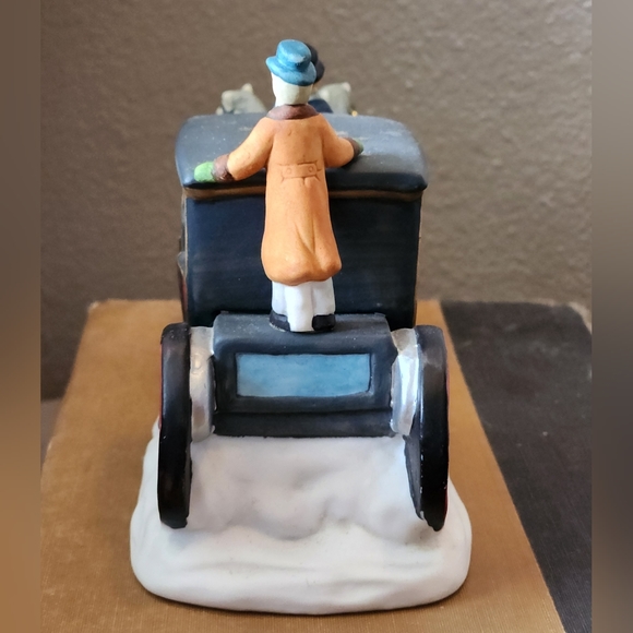Dickens Village Stagecoach Porcelain Accessory - Picture 2 of 13